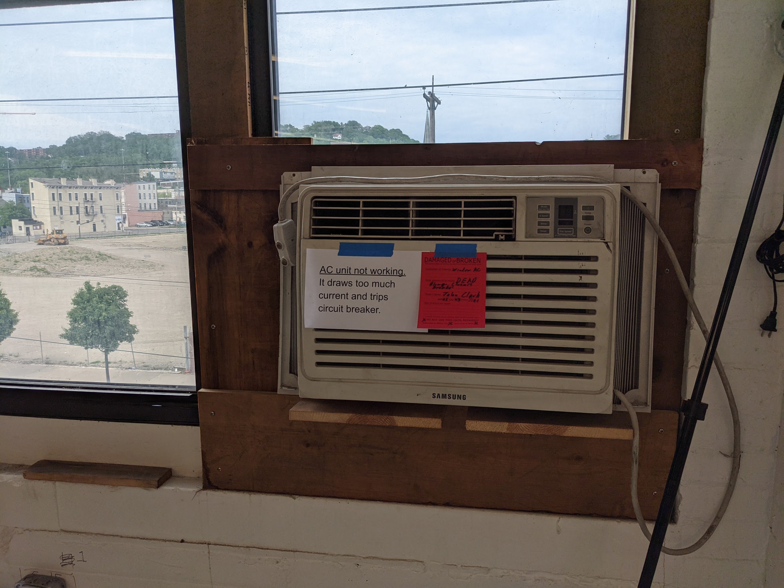 AC unit in front-died.jpg